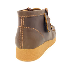 Carica l&#39;immagine nel visualizzatore di Gallery, CLARKS Wallabee Boot pelle ingrassata marrone O50